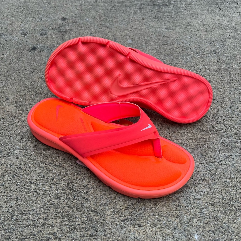WMNS NIKE ULTRAS COMFORTS
THONGS TRIPLE HOTS PINKS NEON ORANGES WHITES FOOTBEDS